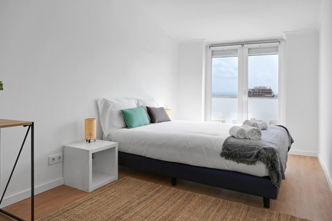 Sunny 2 Bedroom Apartment In Almada - Balconies With River View Εξωτερικό φωτογραφία