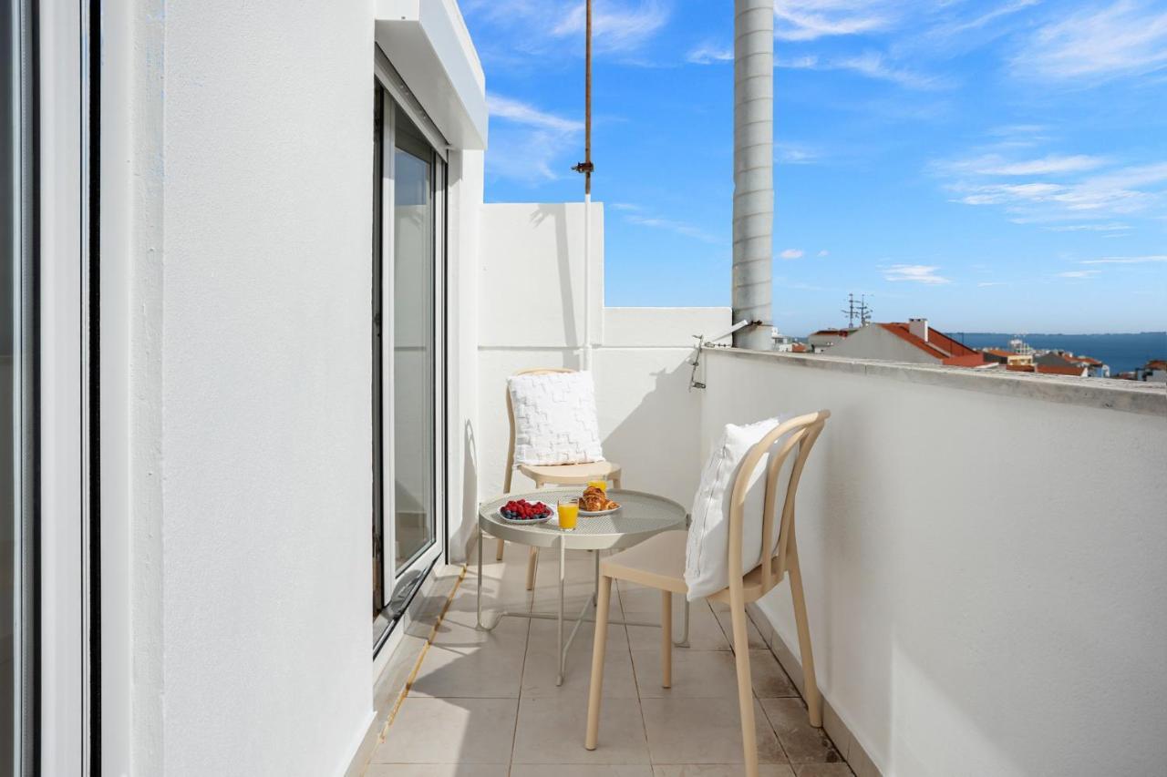 Sunny 2 Bedroom Apartment In Almada - Balconies With River View Εξωτερικό φωτογραφία